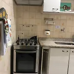 Guarujá Enseada 8 lugares a meia quadra da praia